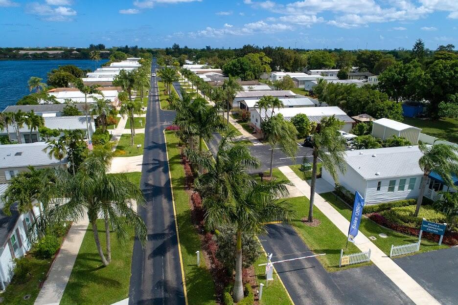 TALLOWWOOD ISLE - Residential