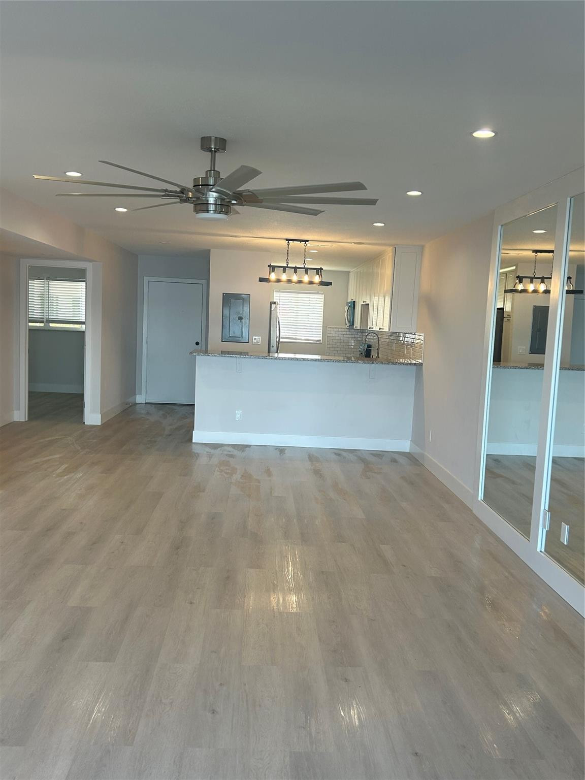 PIERPOINT YACHT CLUB COND - Residential