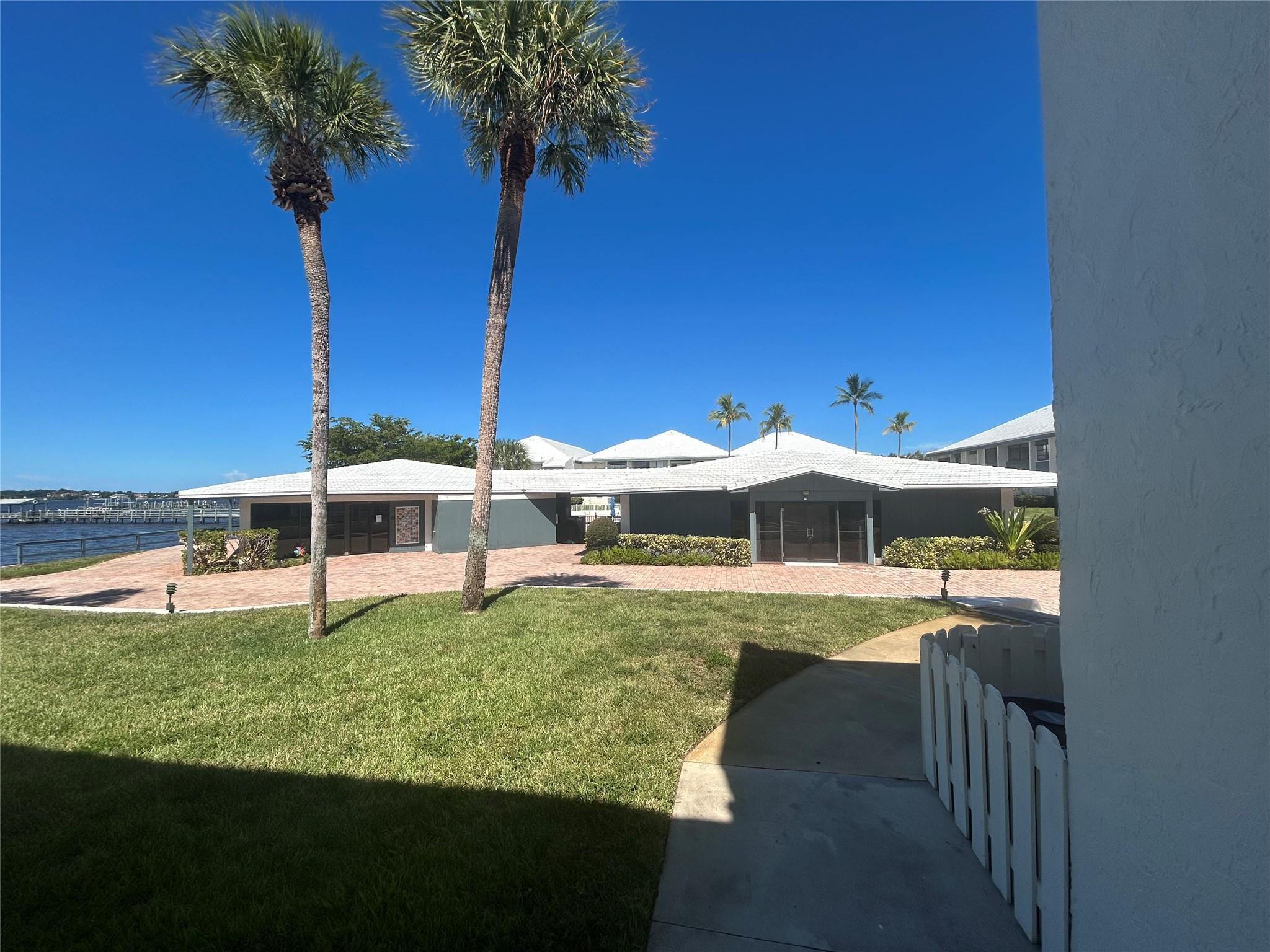 PIERPOINT YACHT CLUB COND - Residential