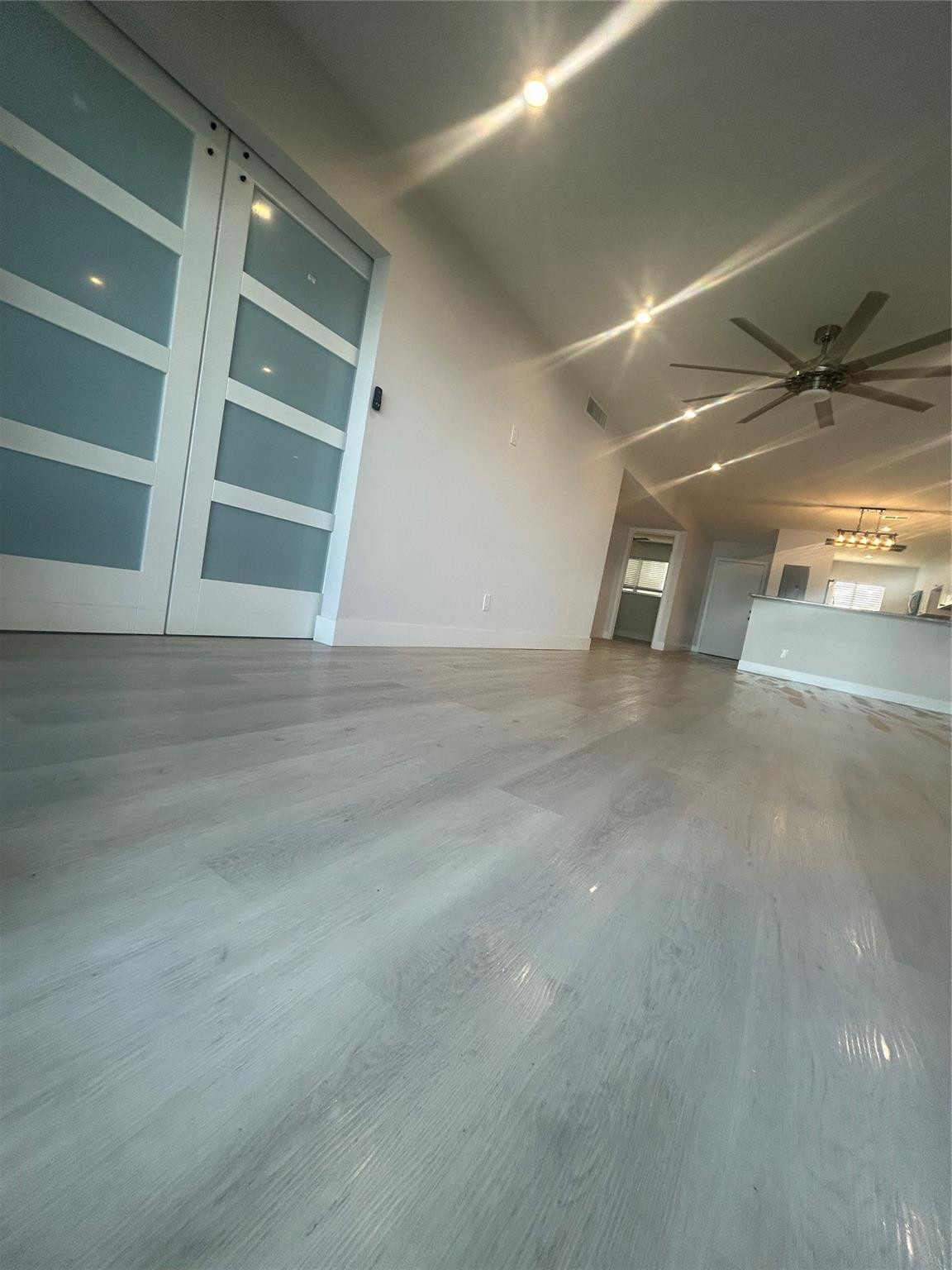 PIERPOINT YACHT CLUB COND - Residential