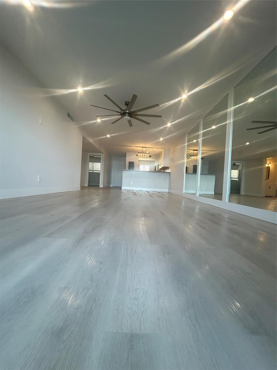 PIERPOINT YACHT CLUB COND - Residential