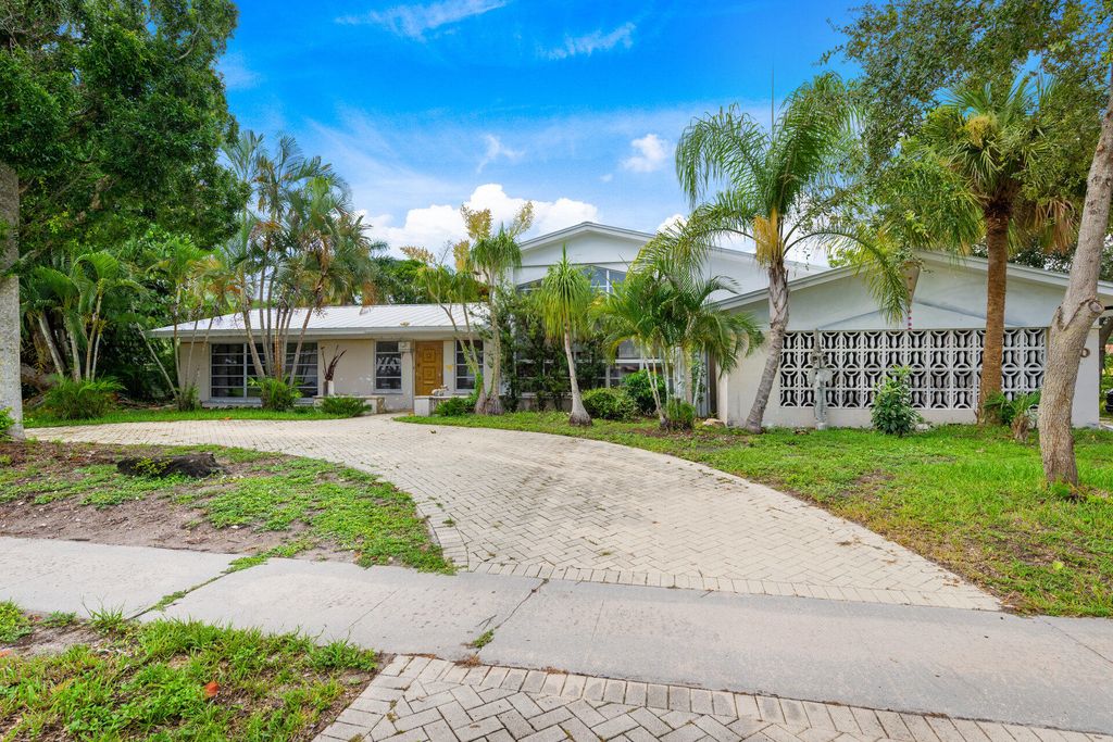 Photo of 850 W Royal Palm Road, Boca Raton, FL 33486 (MLS # R11008641)
