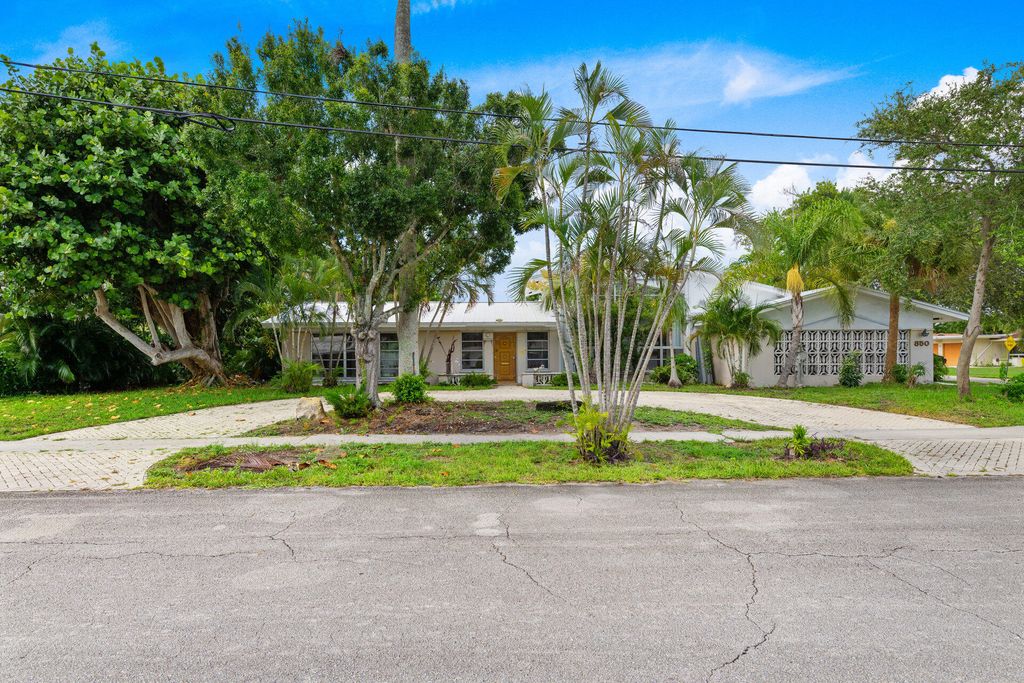 Photo of 850 W Royal Palm Road, Boca Raton, FL 33486 (MLS # R11008641)