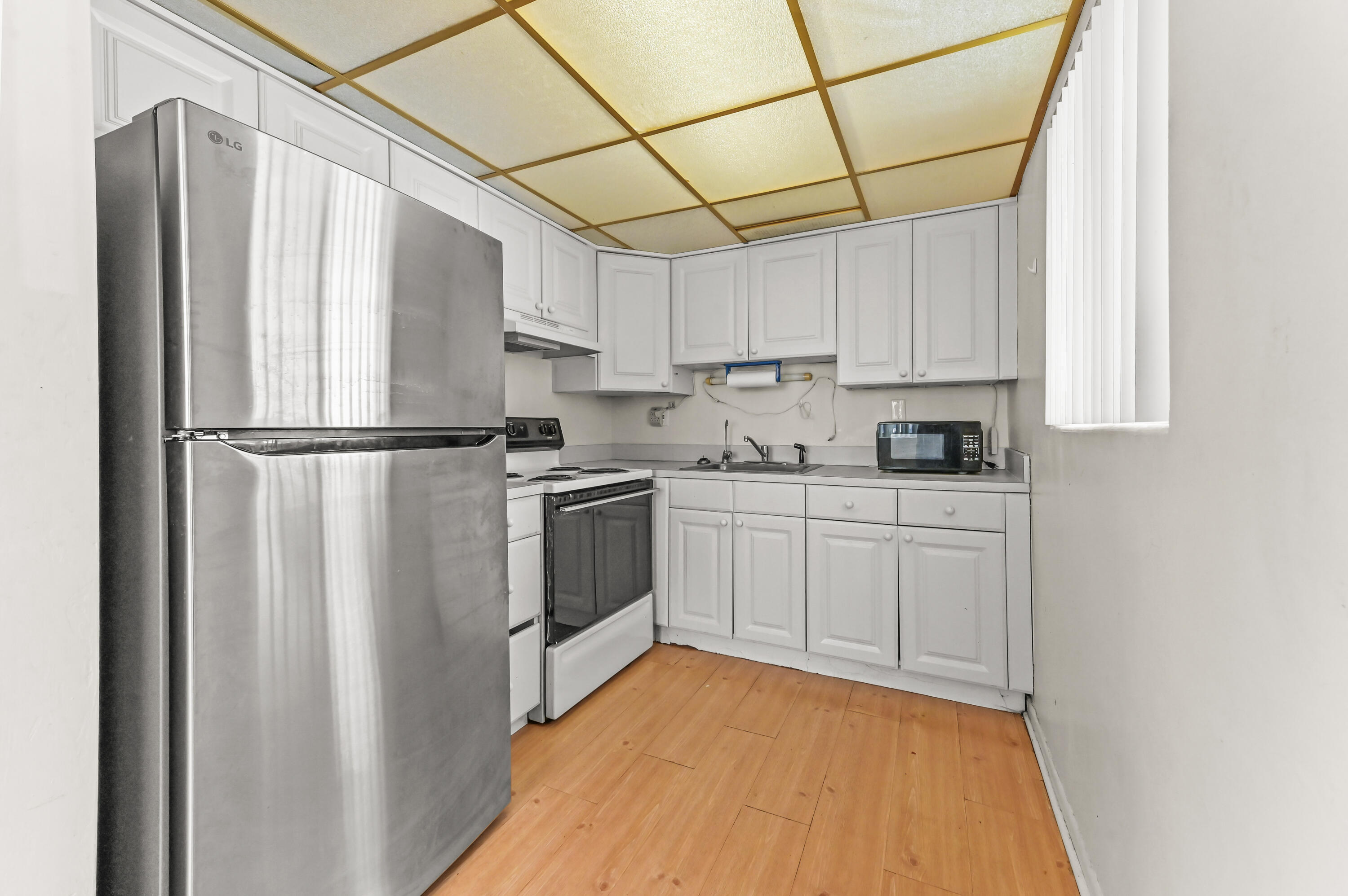1950 Lake Osborne Drive 9