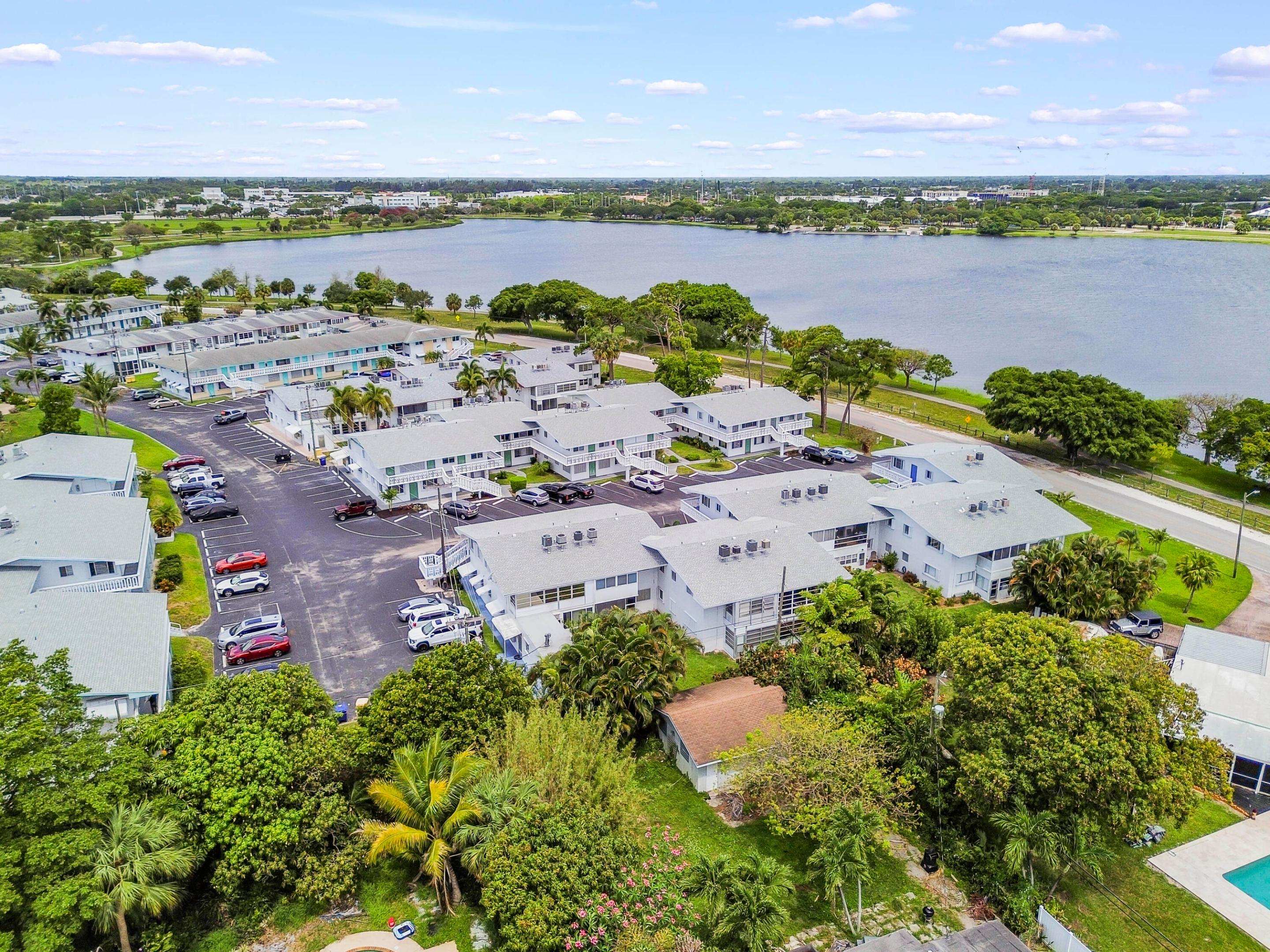 LAKESIDE POINT - Residential