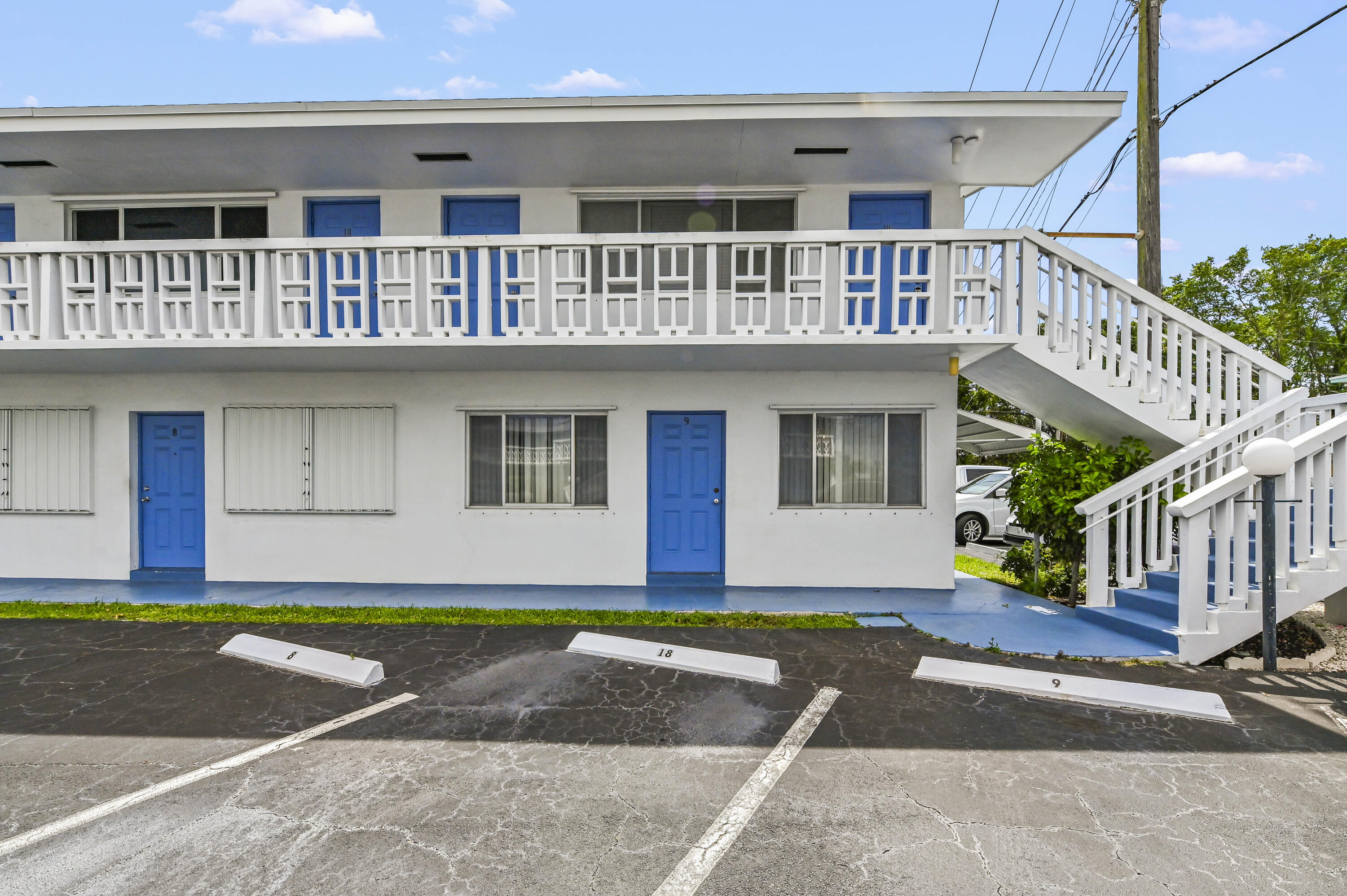 LAKESIDE POINT - Residential