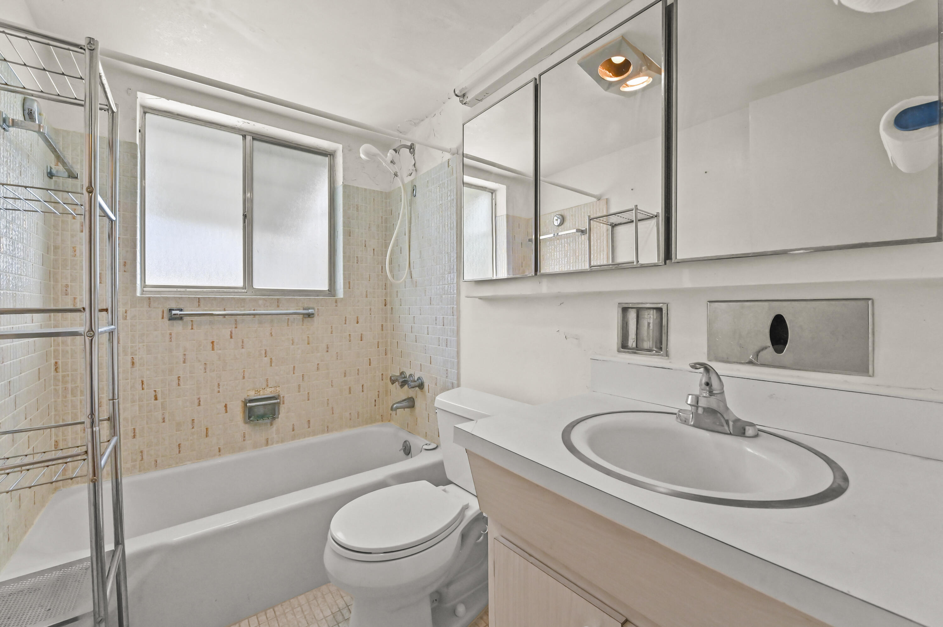 LAKESIDE POINT - Residential
