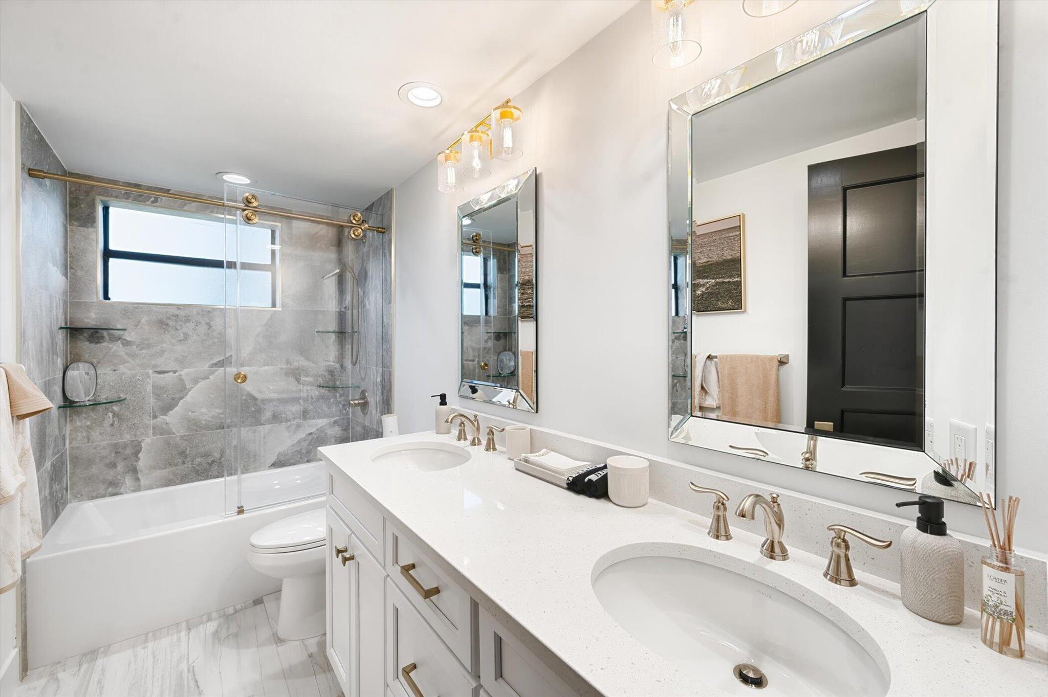 MARINER CAY YACHT CLUB - Residential