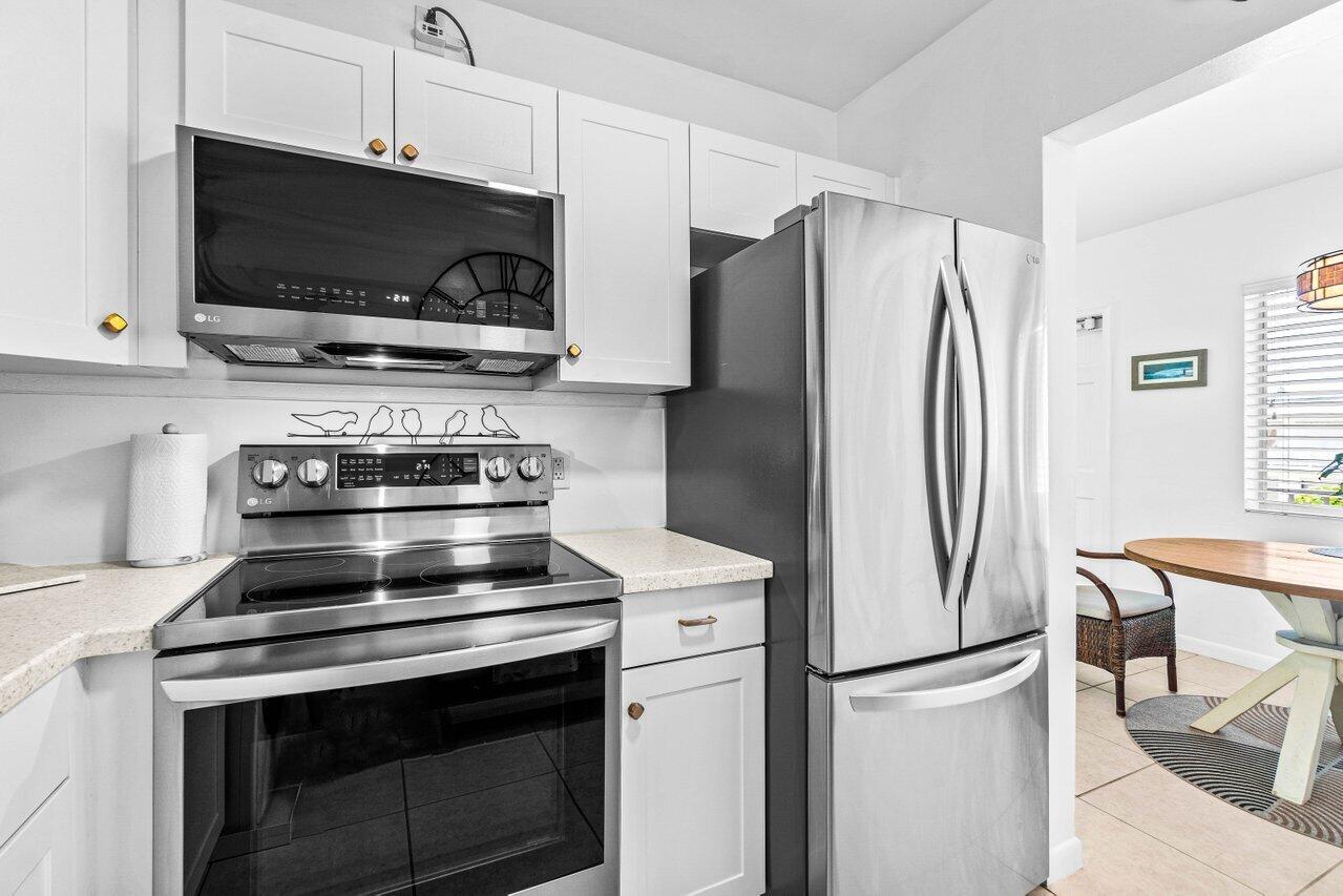 MURRY HILLS APT BLDG COND - Residential