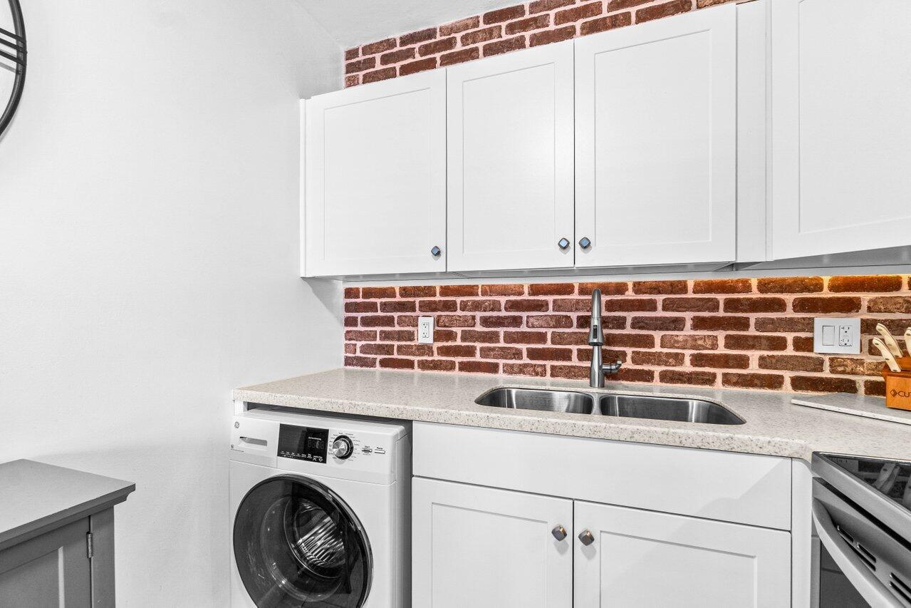 MURRY HILLS APT BLDG COND - Residential