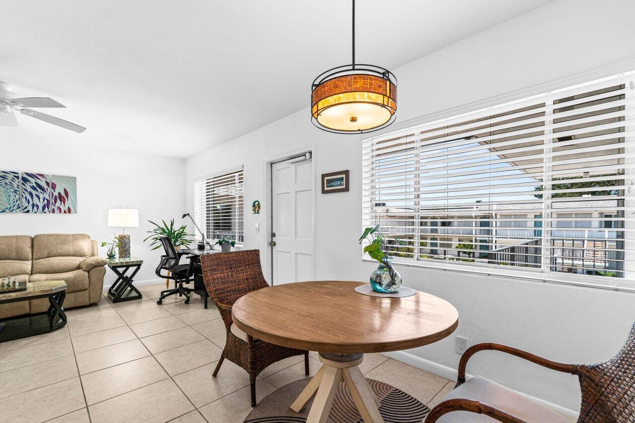 MURRY HILLS APT BLDG COND - Residential