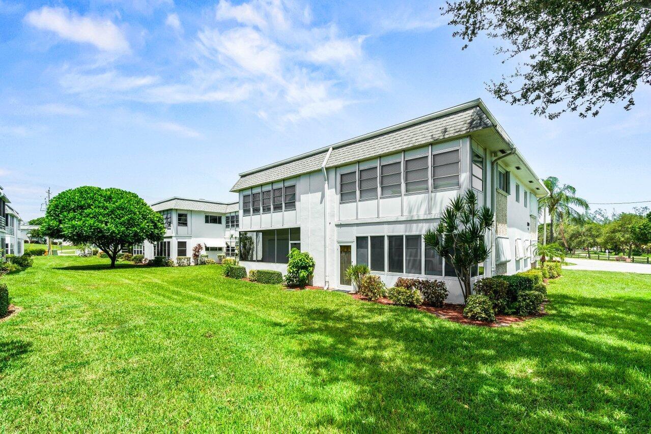 MURRY HILLS APT BLDG COND - Residential