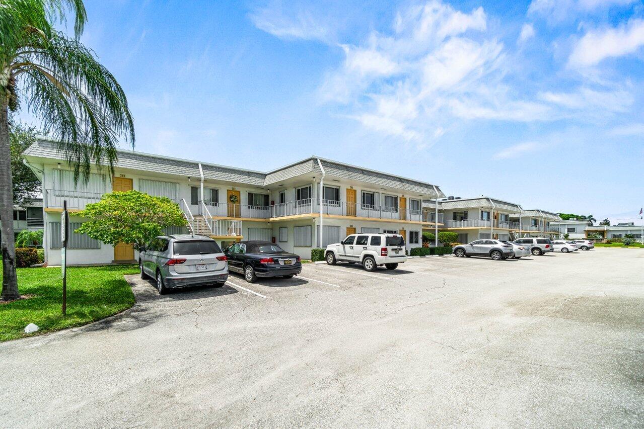 MURRY HILLS APT BLDG COND - Residential