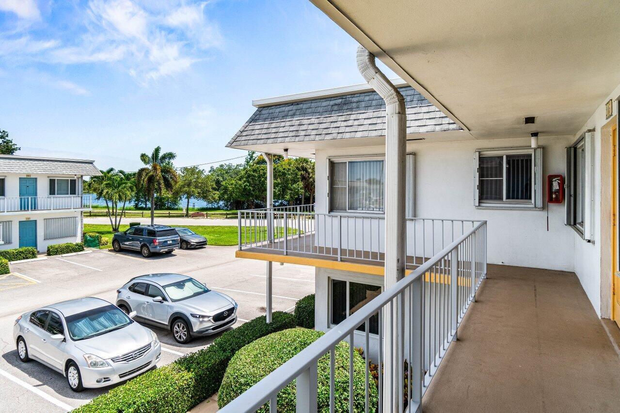 MURRY HILLS APT BLDG COND - Residential