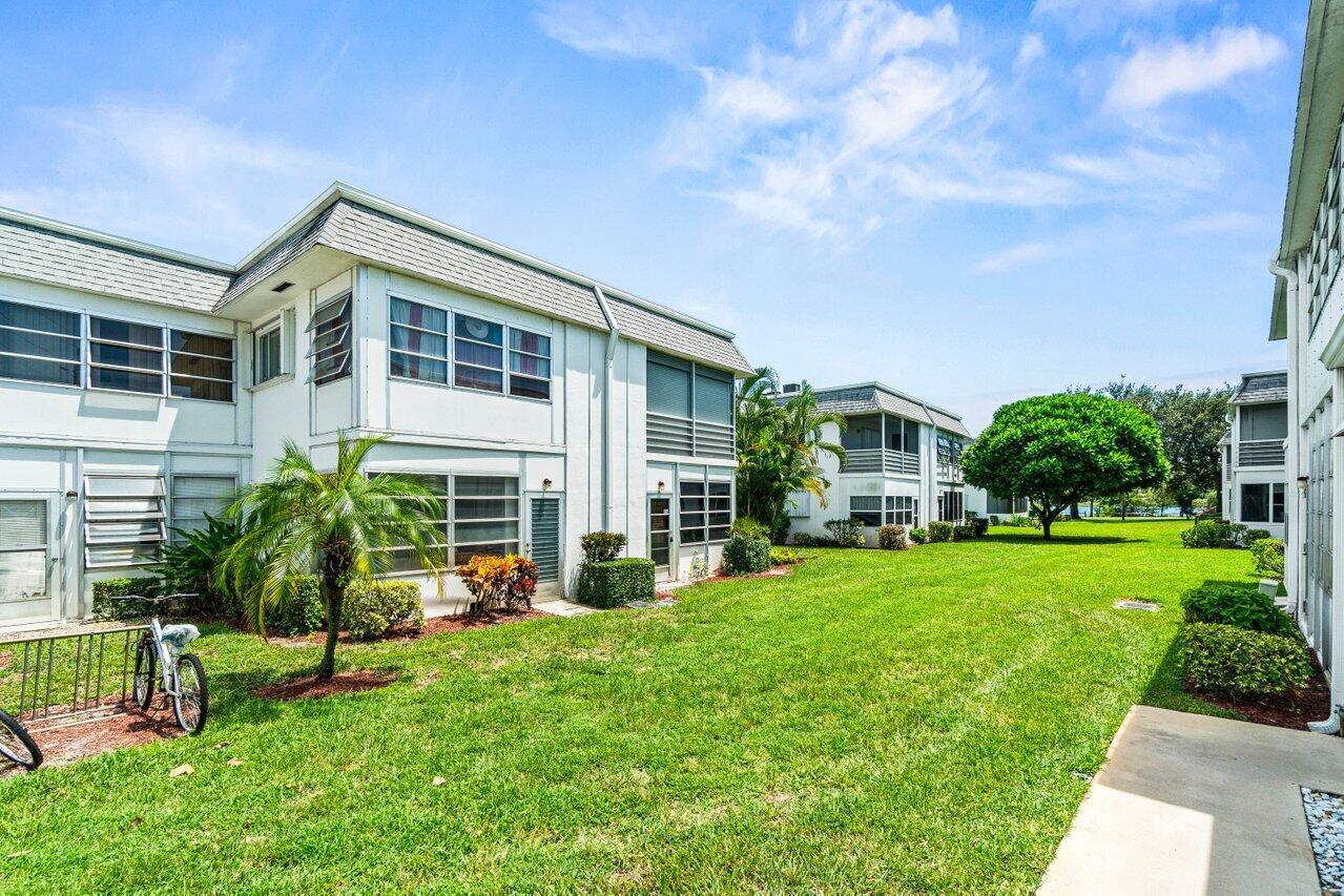 MURRY HILLS APT BLDG COND - Residential