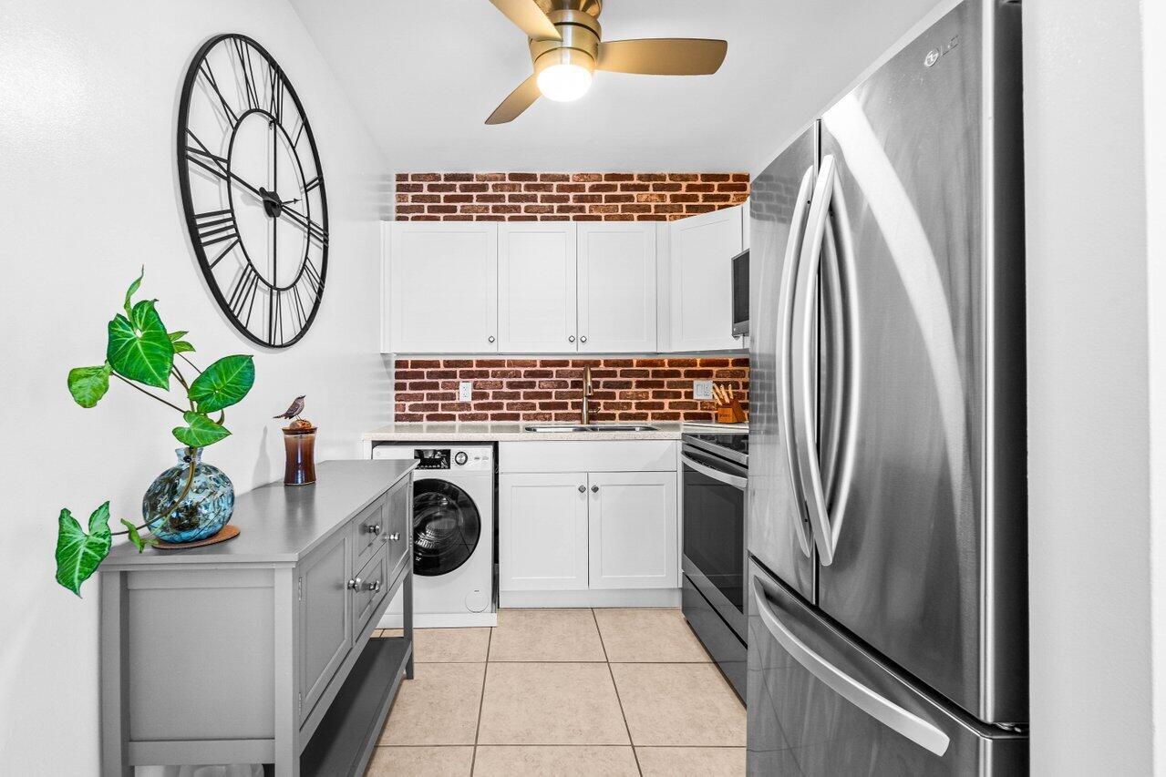 MURRY HILLS APT BLDG COND - Residential
