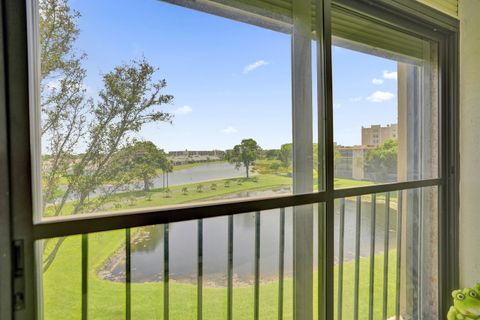 Tiny photo for 7146 Huntington Lane #402, Delray Beach, FL 33446 (MLS # B26052491)