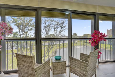 Tiny photo for 7146 Huntington Lane #402, Delray Beach, FL 33446 (MLS # B26052491)