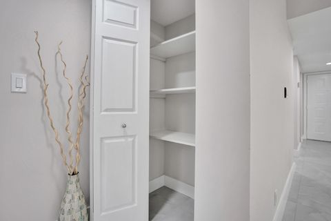 Tiny photo for 7146 Huntington Lane #402, Delray Beach, FL 33446 (MLS # B26052491)