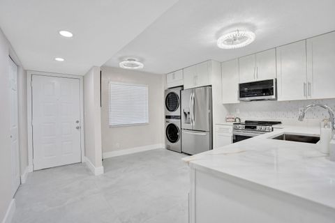 Tiny photo for 7146 Huntington Lane #402, Delray Beach, FL 33446 (MLS # B26052491)