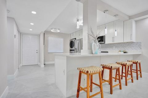 Tiny photo for 7146 Huntington Lane #402, Delray Beach, FL 33446 (MLS # B26052491)