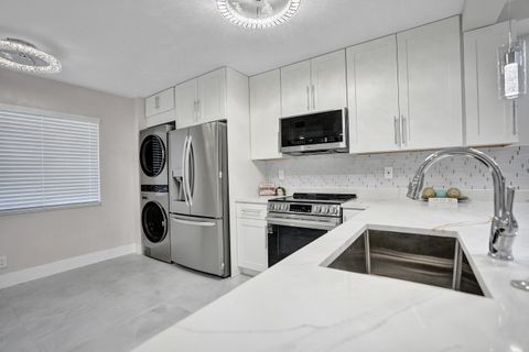 Tiny photo for 7146 Huntington Lane #402, Delray Beach, FL 33446 (MLS # B26052491)