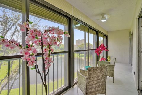 Tiny photo for 7146 Huntington Lane #402, Delray Beach, FL 33446 (MLS # B26052491)