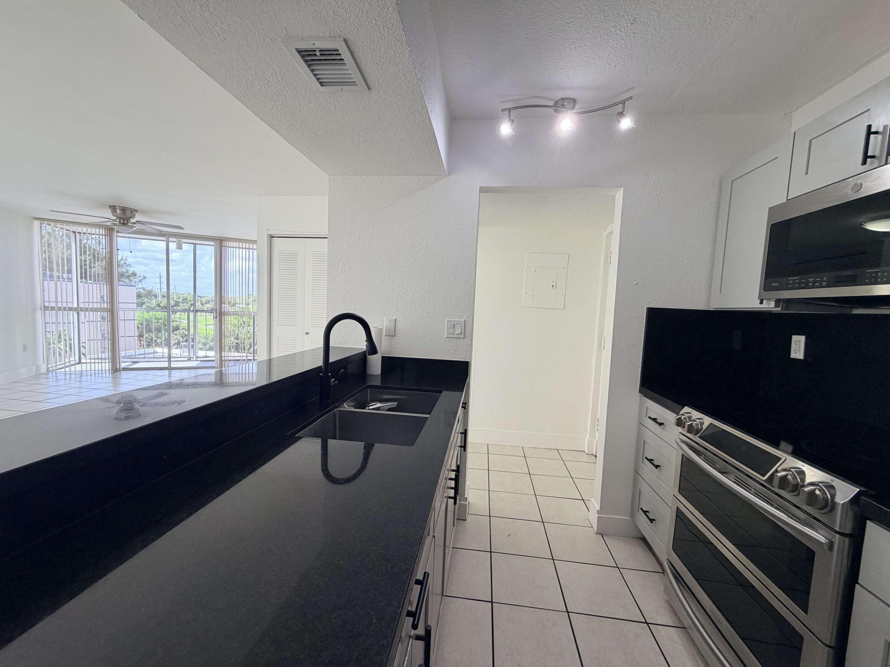 LAS BRISAS COUNTRY CLUB - Residential