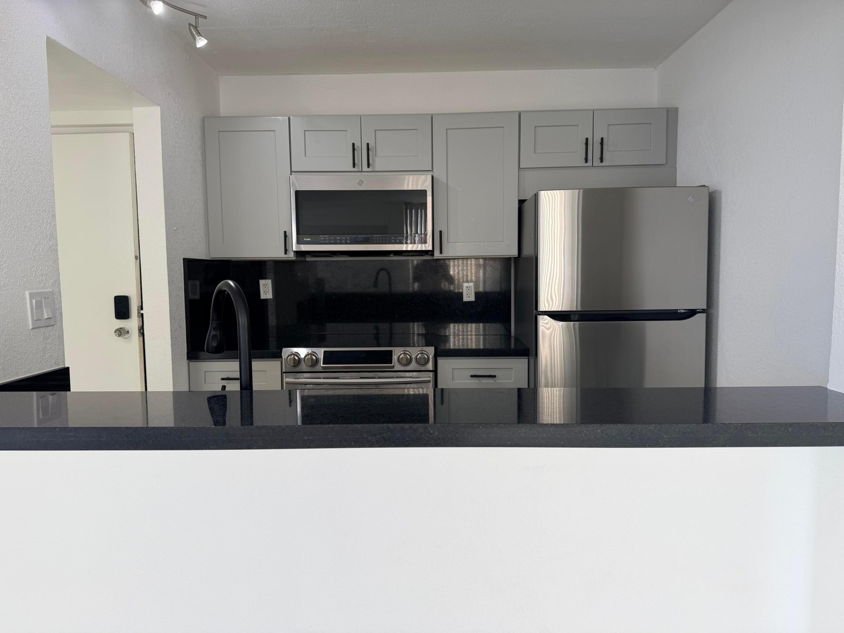 LAS BRISAS COUNTRY CLUB - Residential