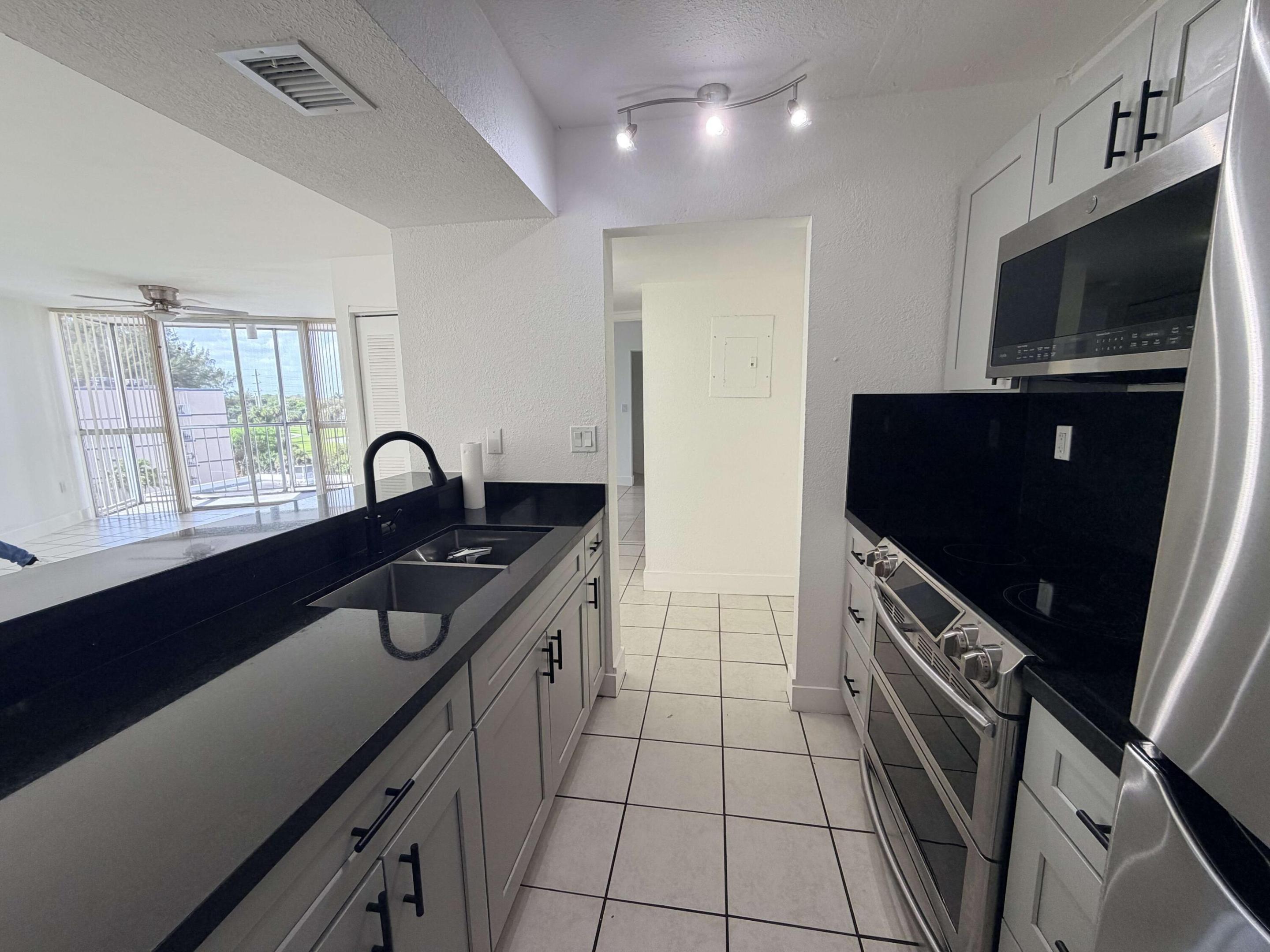 LAS BRISAS COUNTRY CLUB - Residential