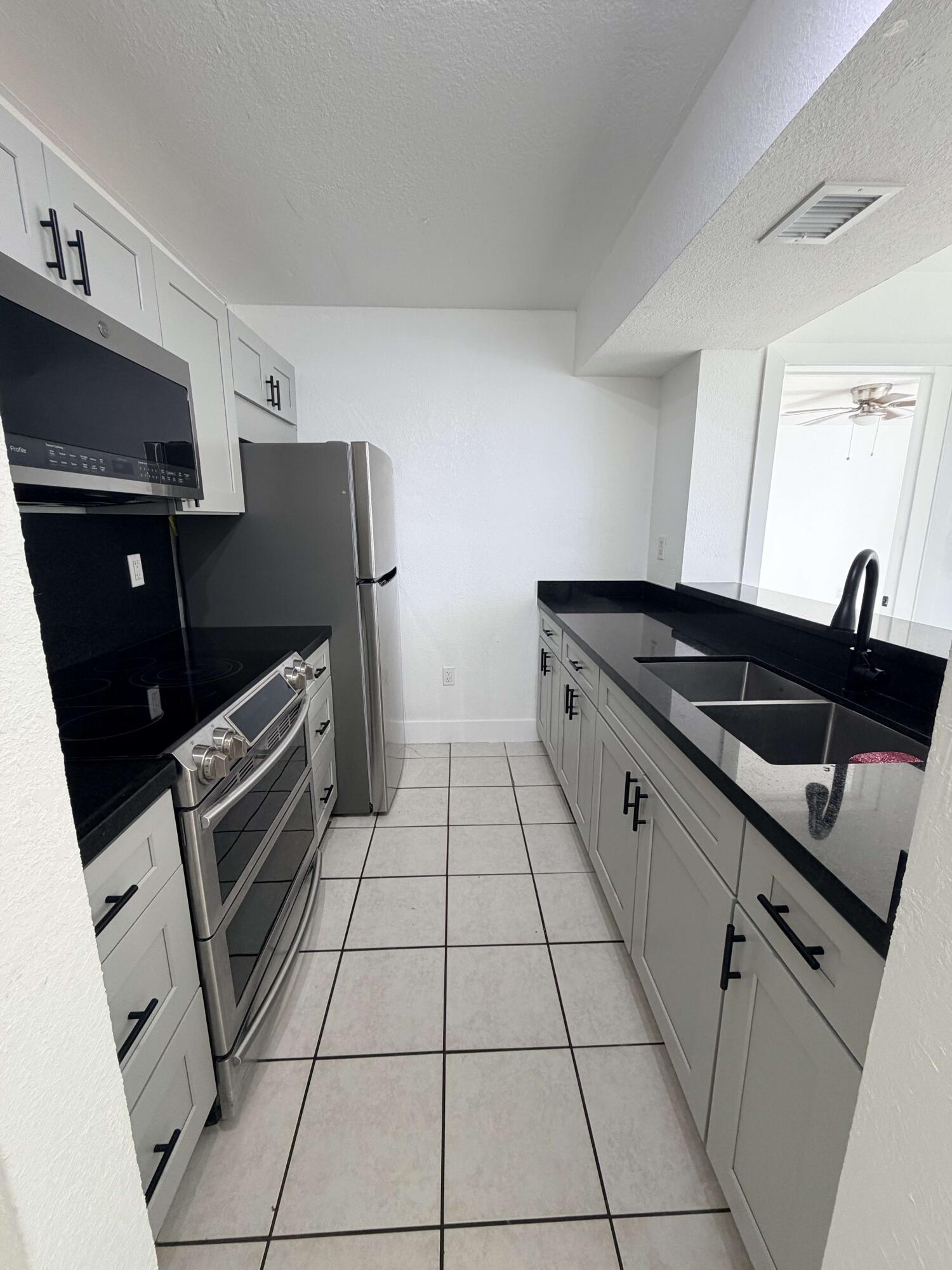 LAS BRISAS COUNTRY CLUB - Residential