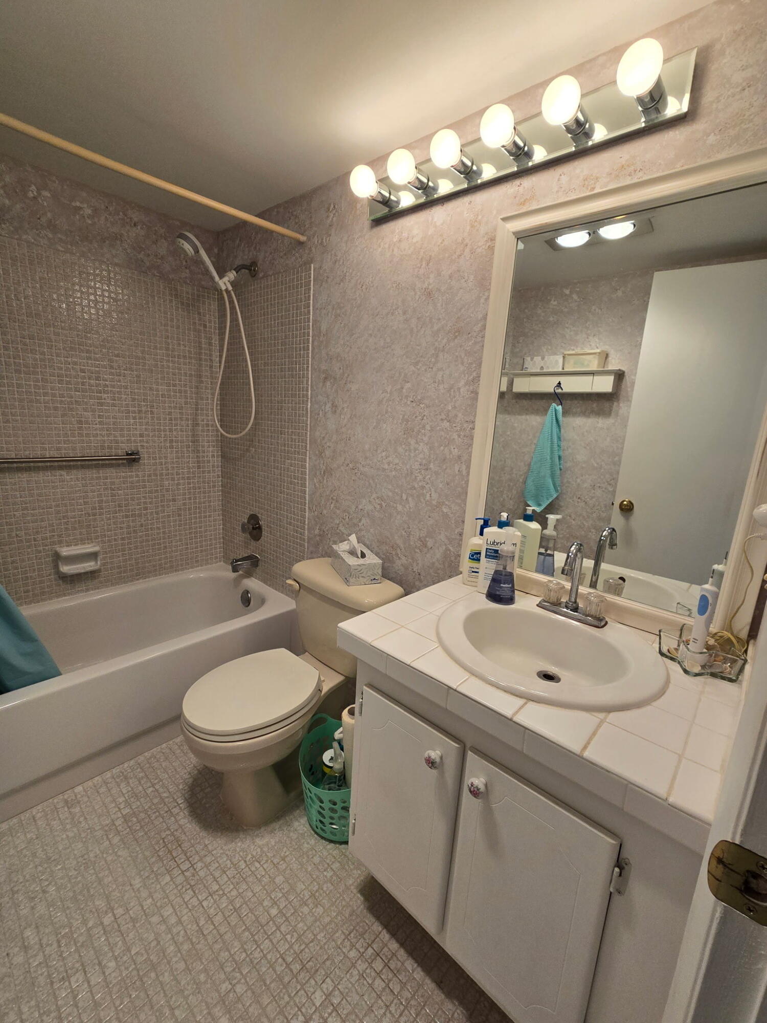 MARKHAM B CONDO - Residential