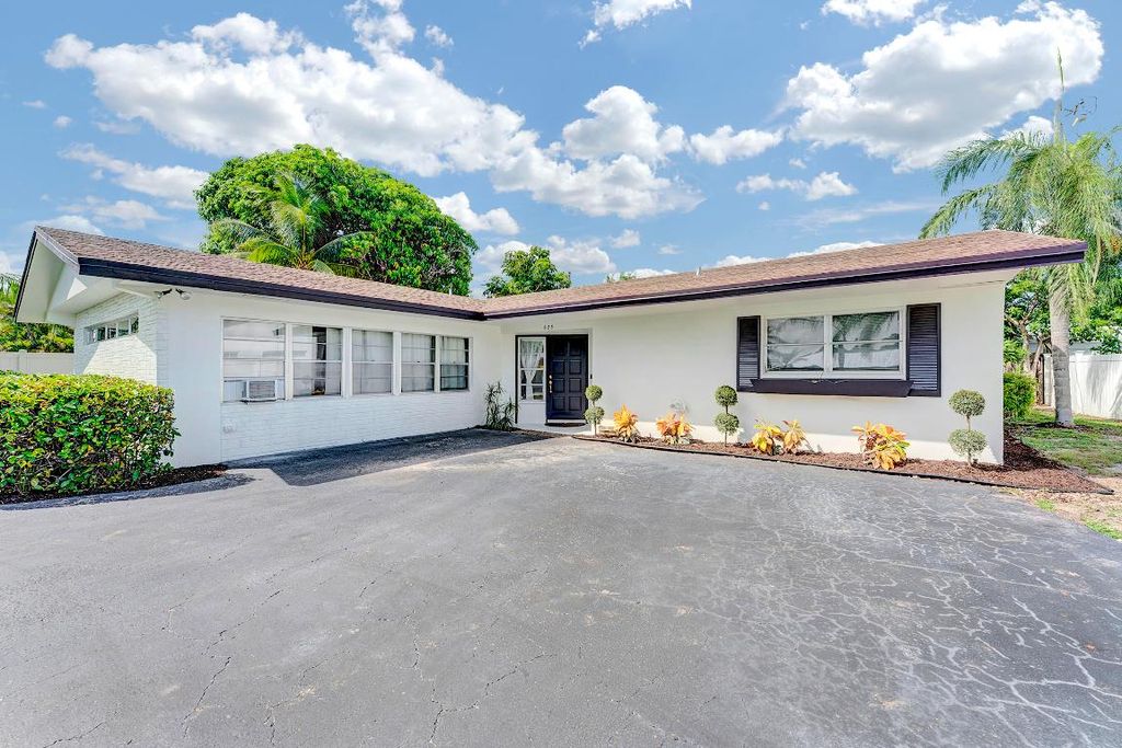 Photo of 625 Linnet Circle, Delray Beach, FL 33444 (MLS # R11118275)