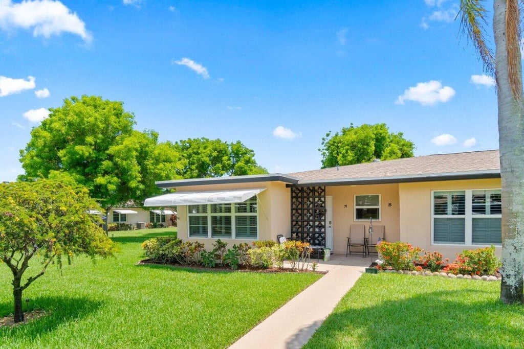 Photo of 1012 Circle Terrace E #A, Delray Beach, FL 33445 (MLS # R11148871)