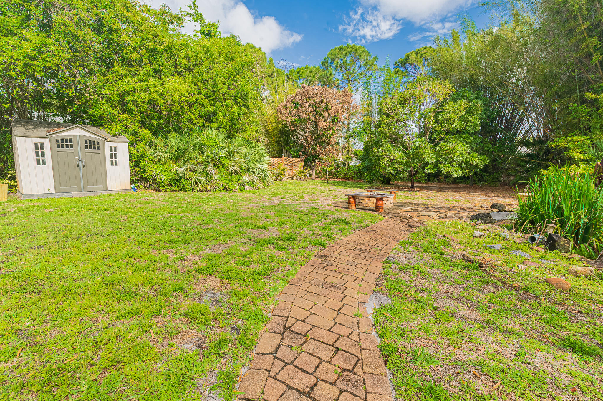 PINE ESTATES - Residential