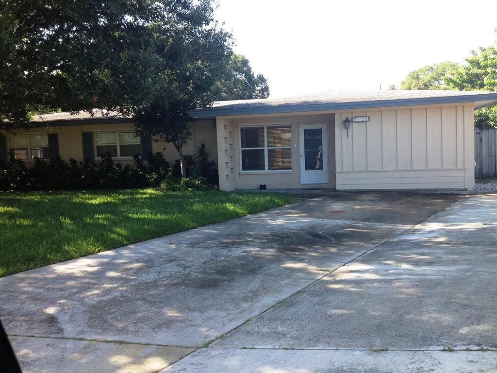 Photo of 2125 Esplanade Avenue, Fort Pierce, FL 34982 (MLS # R10767546)