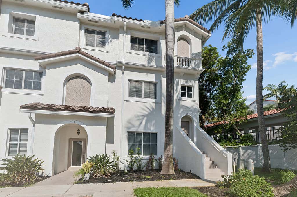 Photo of 428 Bayfront Drive, Boynton Beach, FL 33435 (MLS # B26066827)