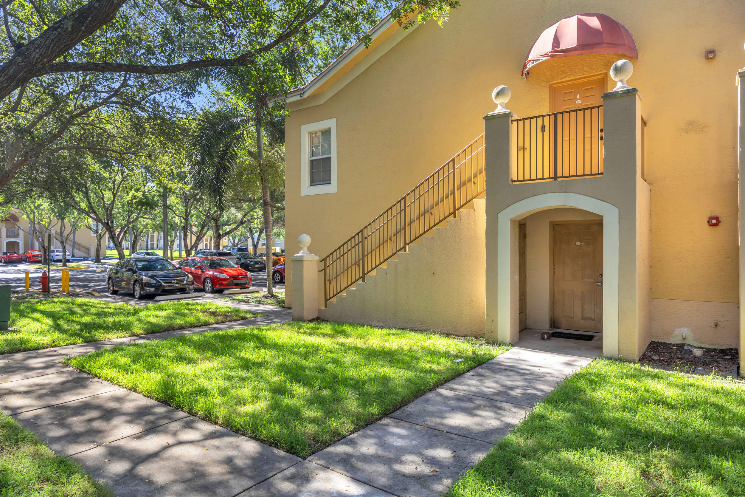 EMERALD ISLE AT LAGUNA LAKES CONDO - Residential