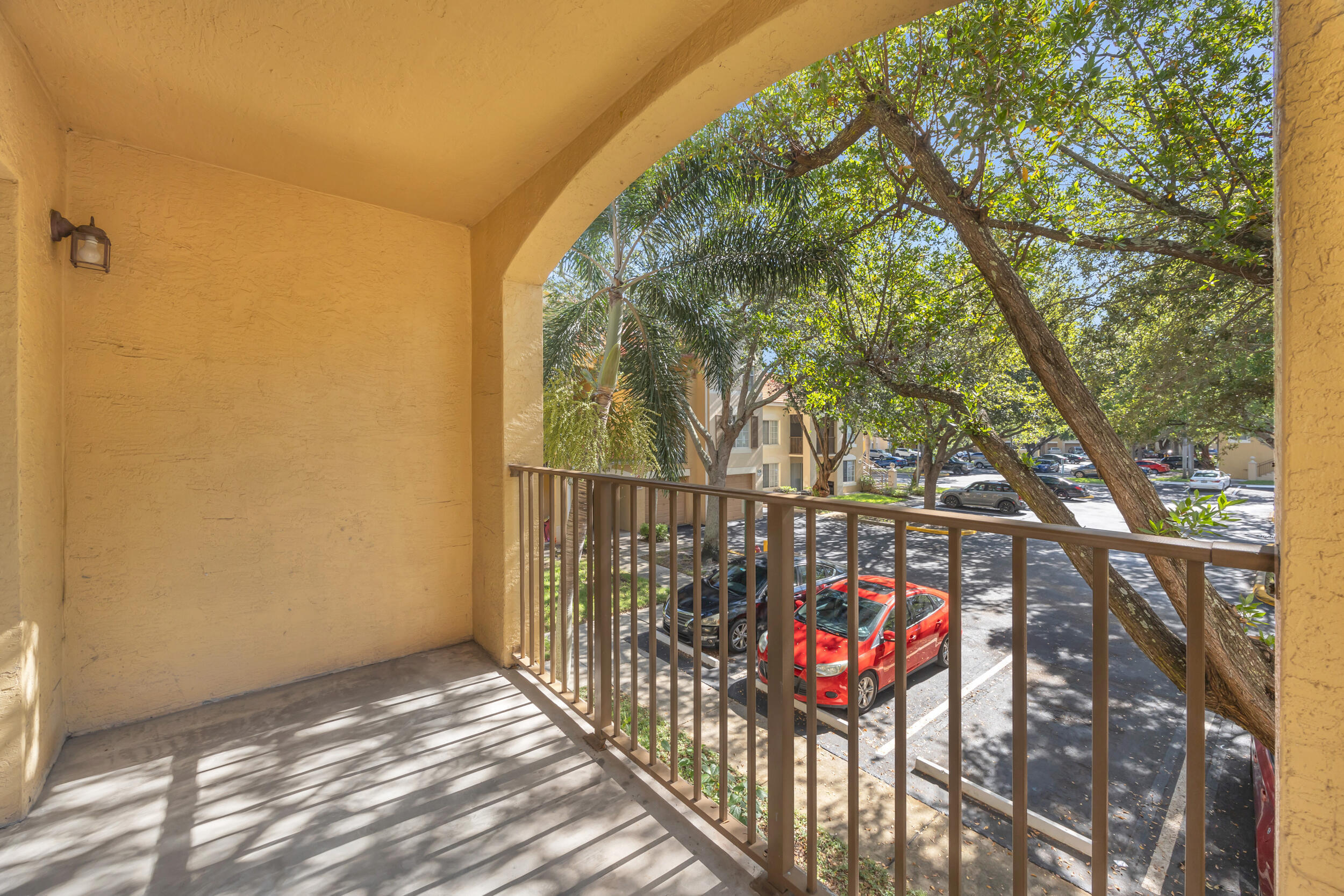 EMERALD ISLE AT LAGUNA LAKES CONDO - Residential