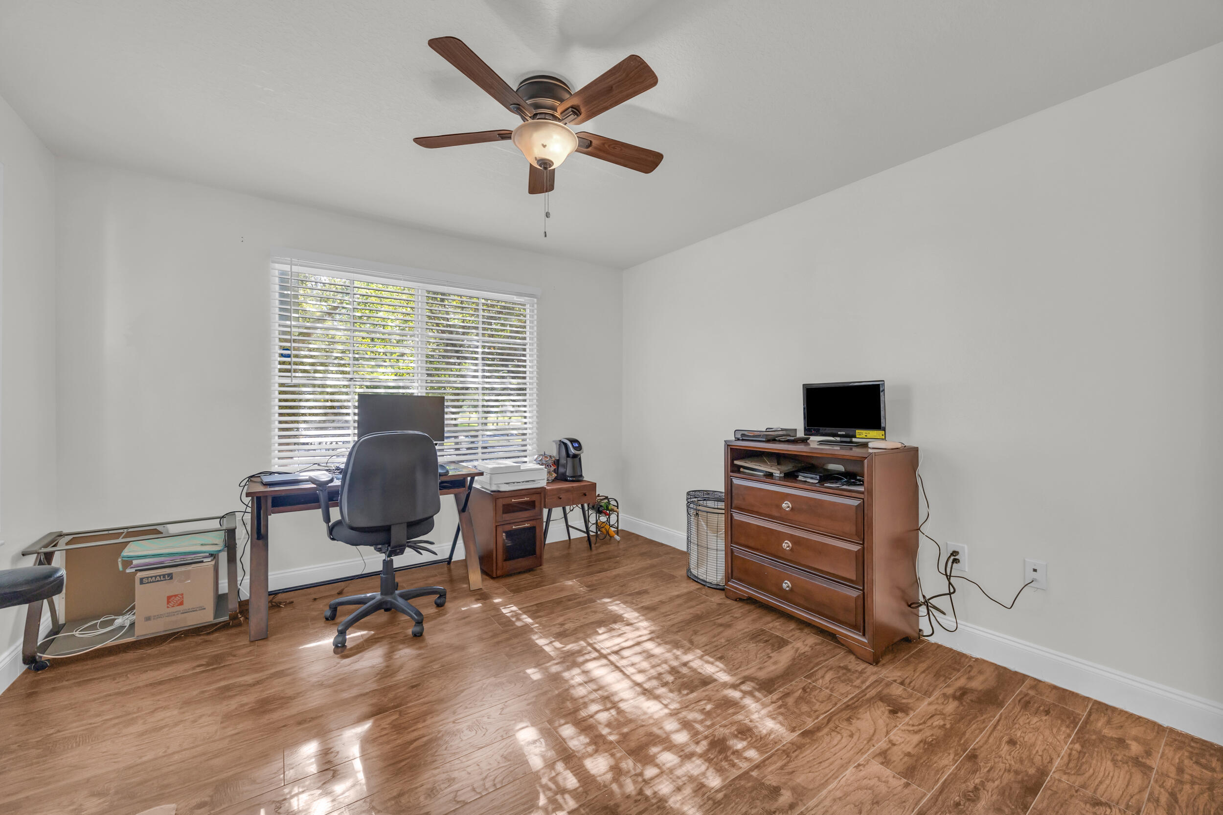 EMERALD ISLE AT LAGUNA LAKES CONDO - Residential