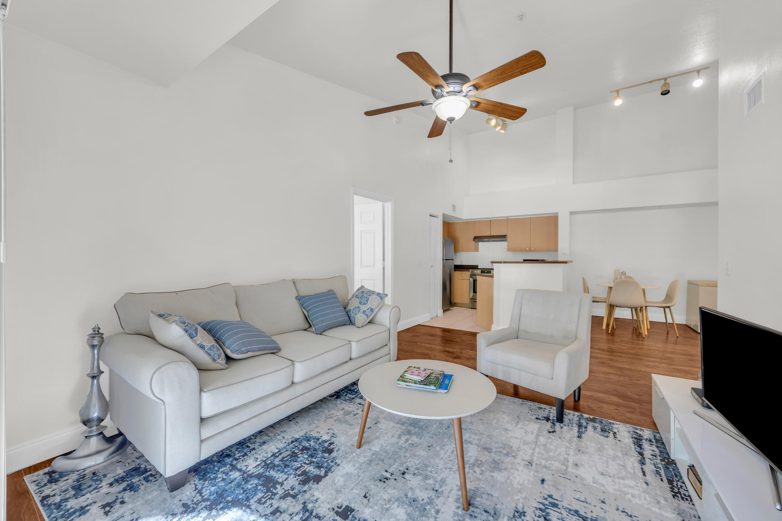 EMERALD ISLE AT LAGUNA LAKES CONDO - Residential
