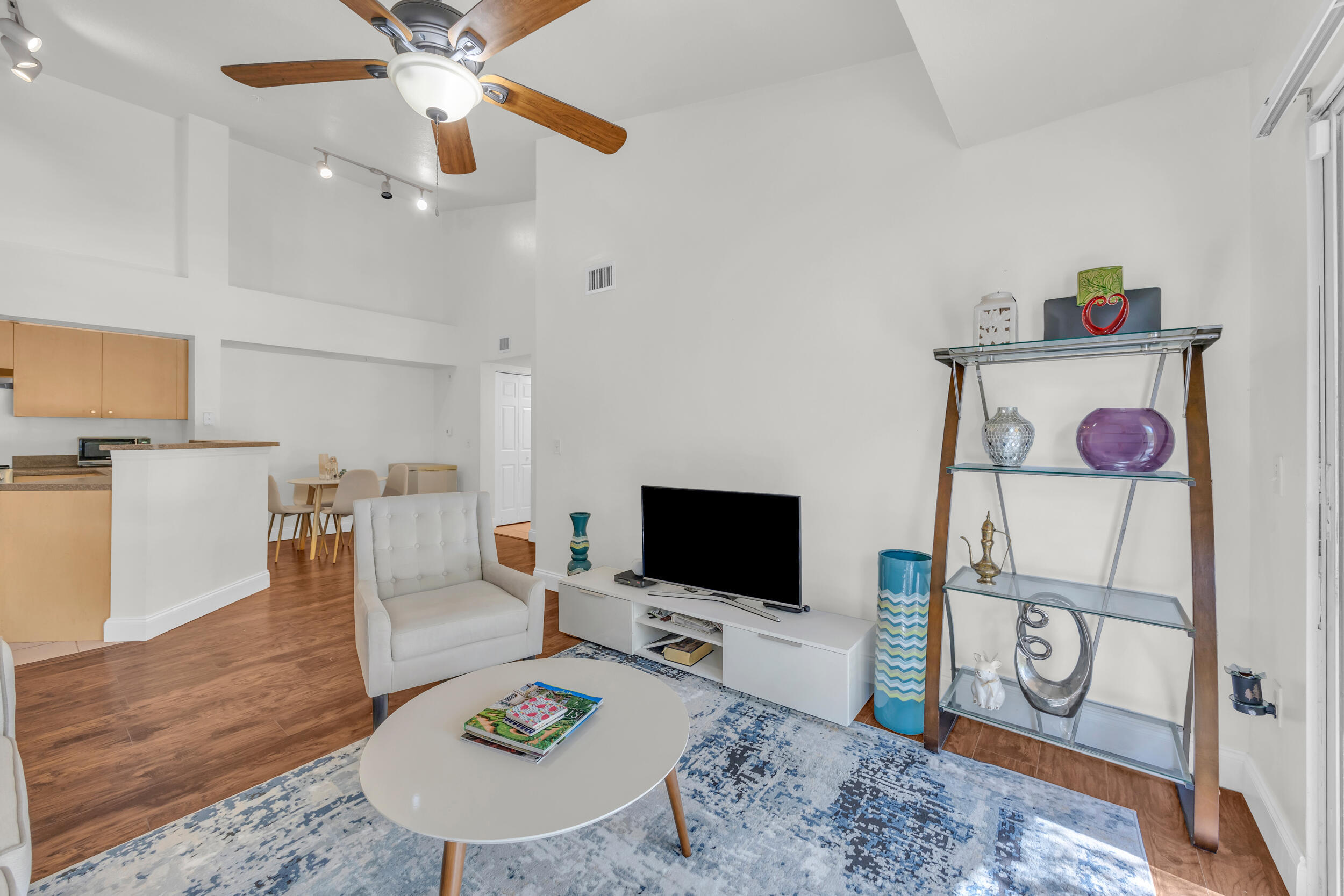 EMERALD ISLE AT LAGUNA LAKES CONDO - Residential