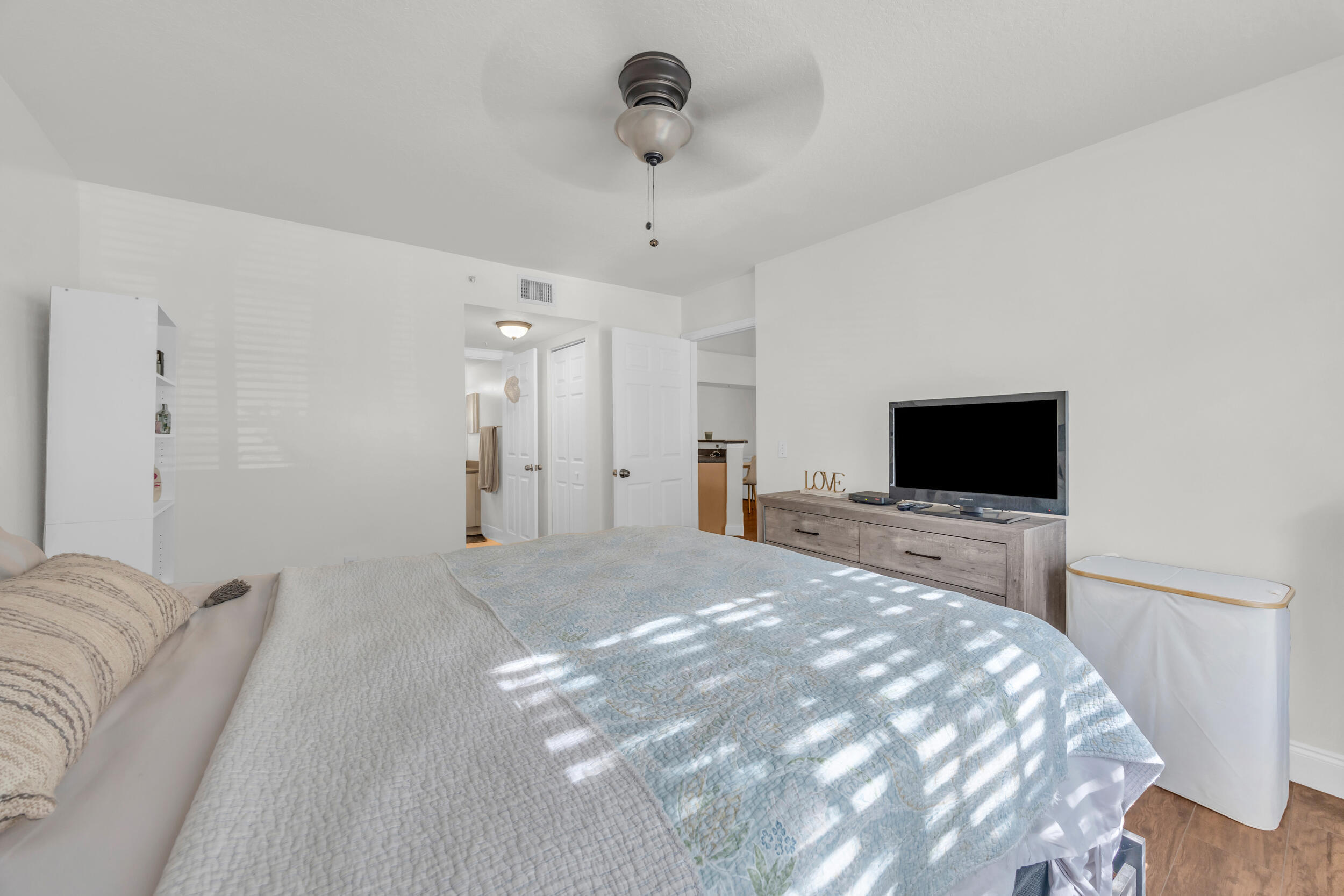 EMERALD ISLE AT LAGUNA LAKES CONDO - Residential