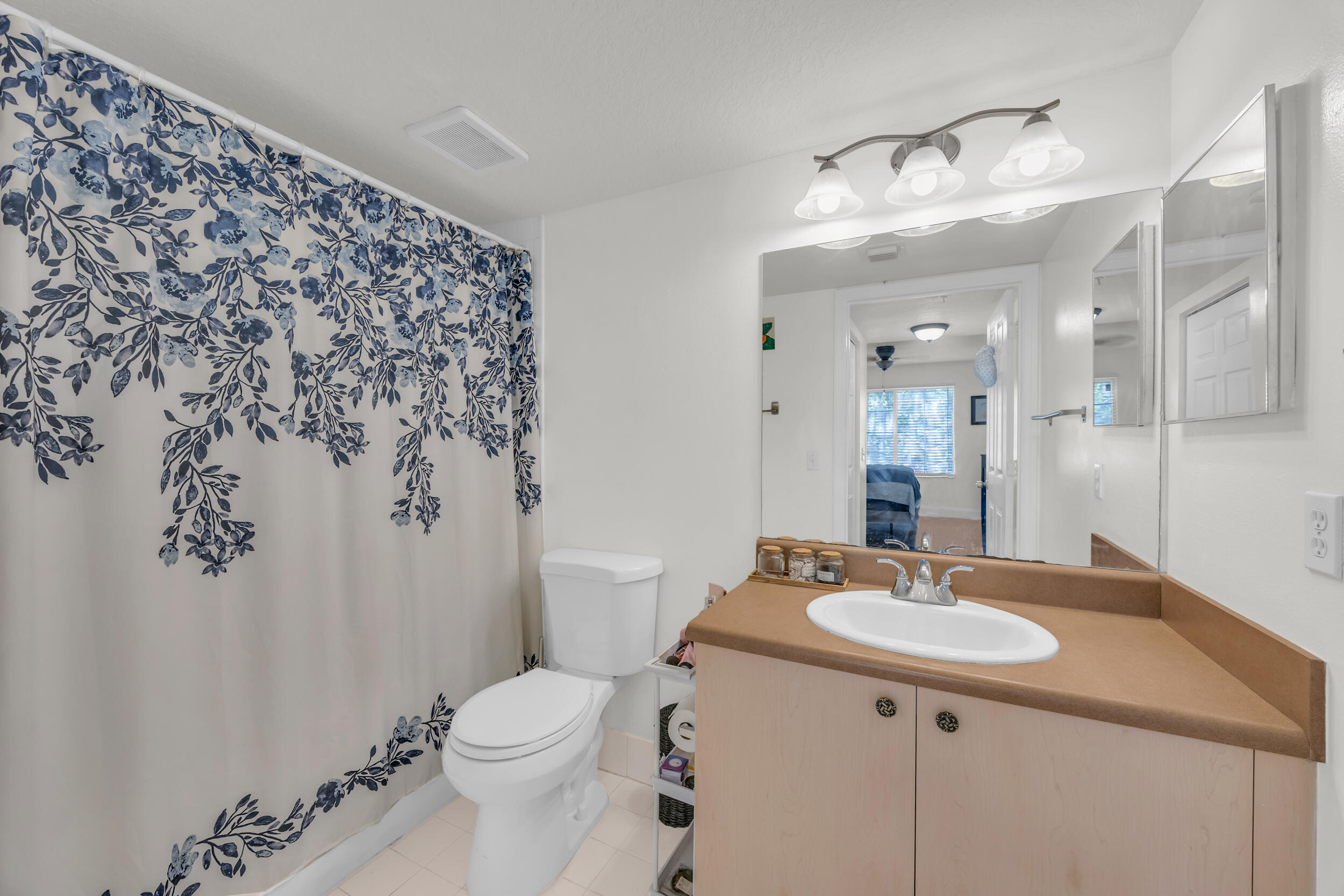 EMERALD ISLE AT LAGUNA LAKES CONDO - Residential