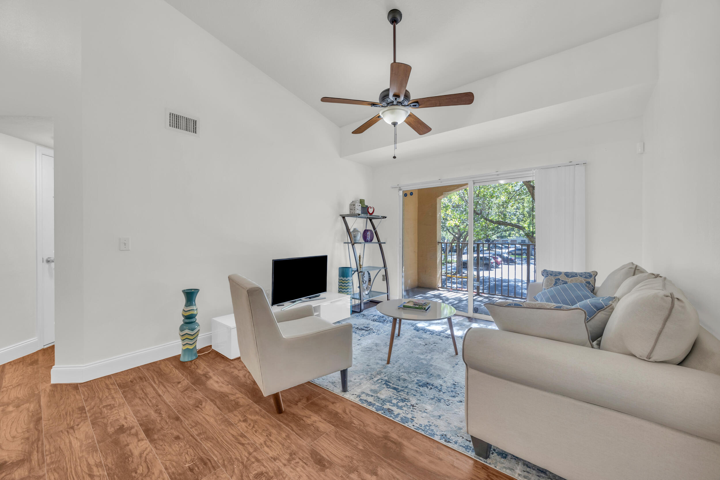 EMERALD ISLE AT LAGUNA LAKES CONDO - Residential