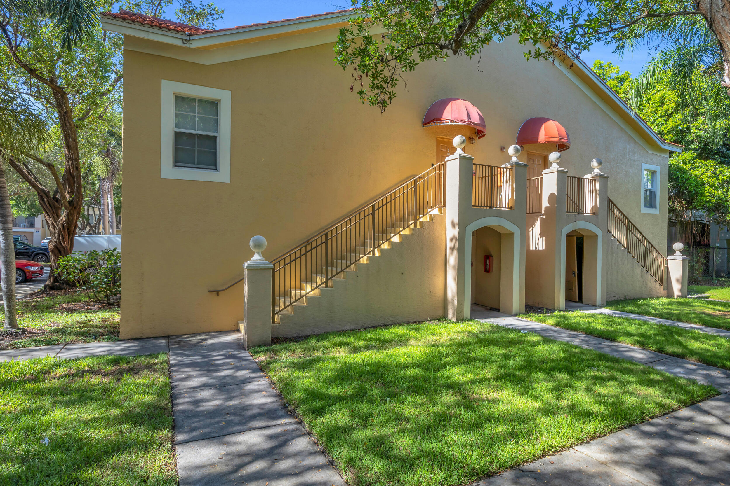 EMERALD ISLE AT LAGUNA LAKES CONDO - Residential