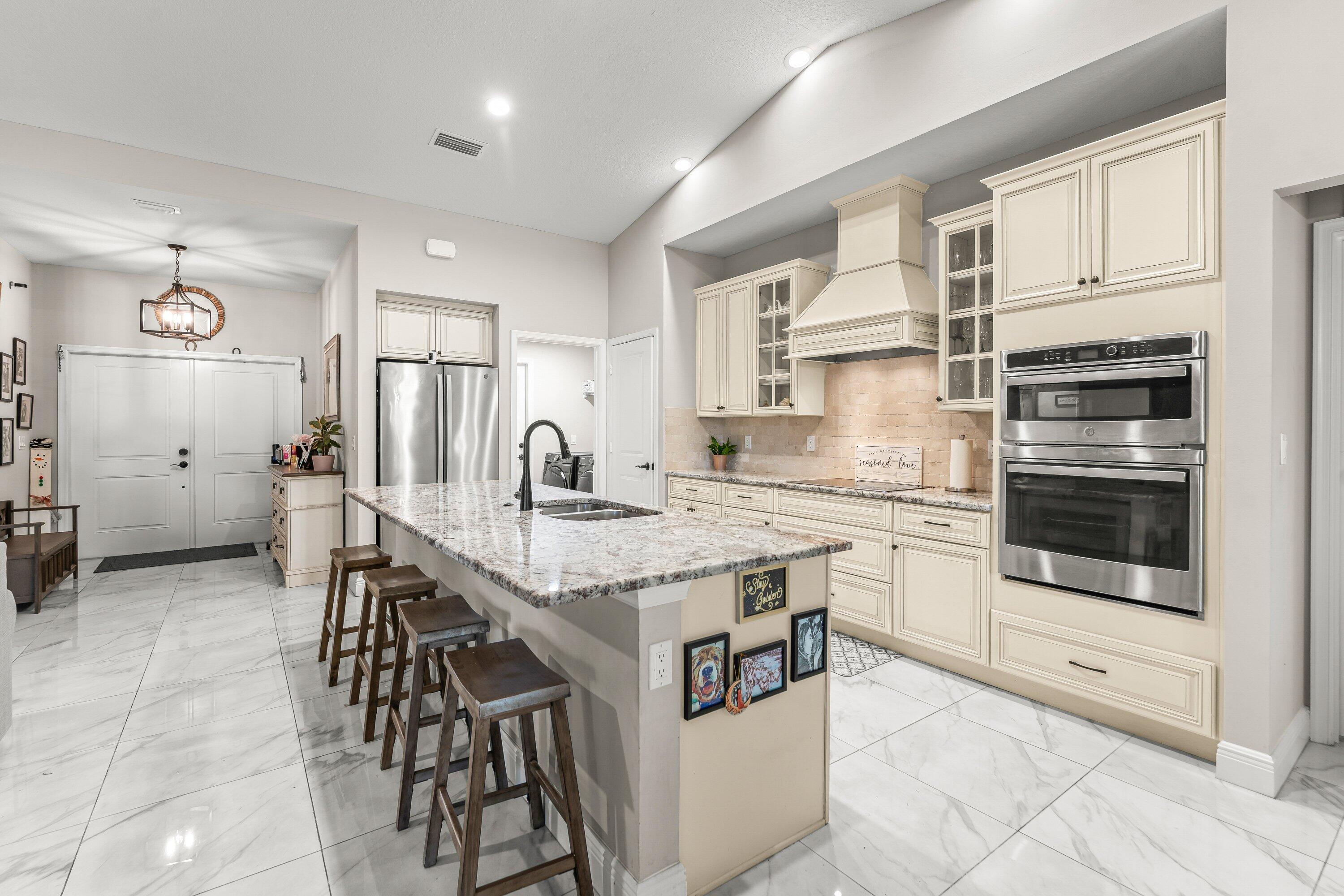 24-42-40~ S 243.6 FT OF N   5022 FT OF W 203.3 FT - Residential