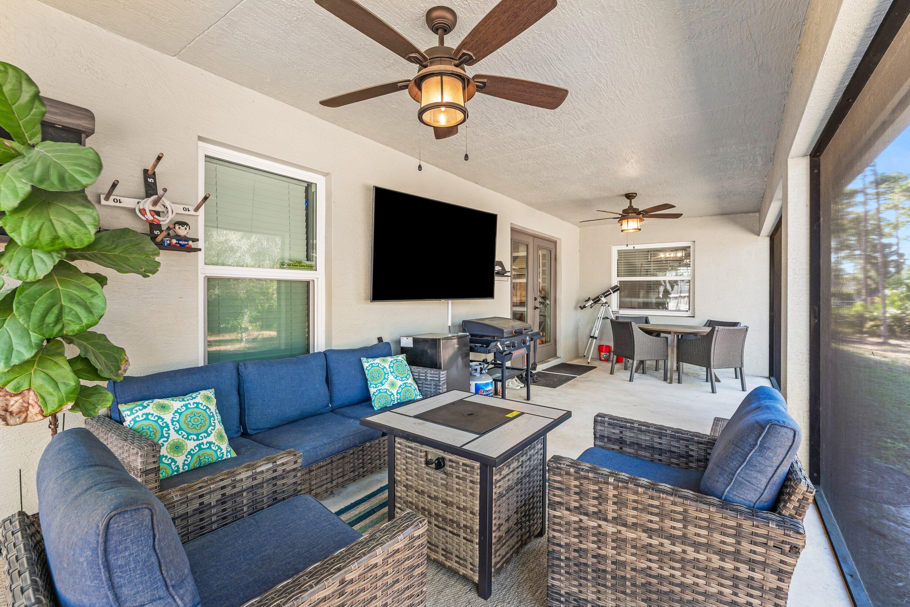 24-42-40~ S 243.6 FT OF N   5022 FT OF W 203.3 FT - Residential