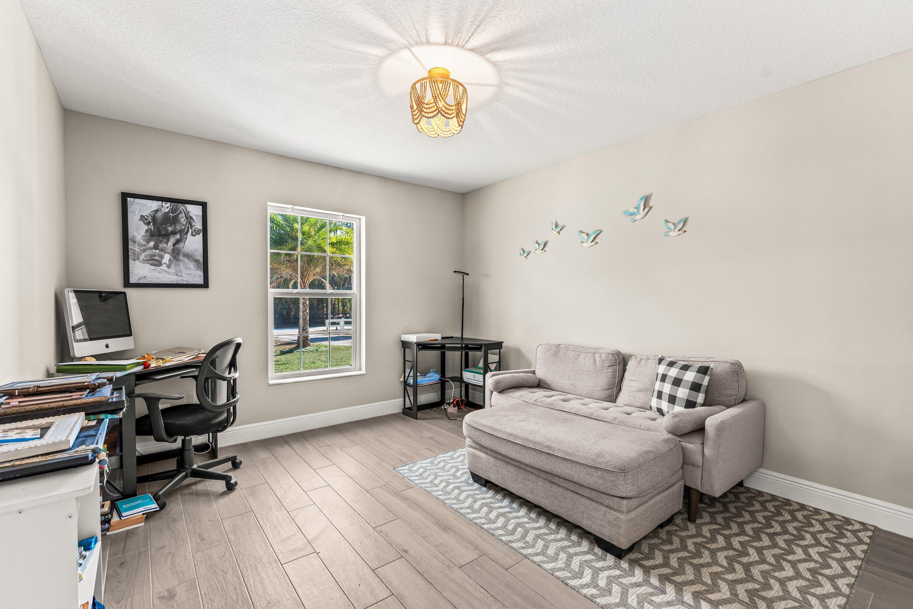 24-42-40~ S 243.6 FT OF N   5022 FT OF W 203.3 FT - Residential