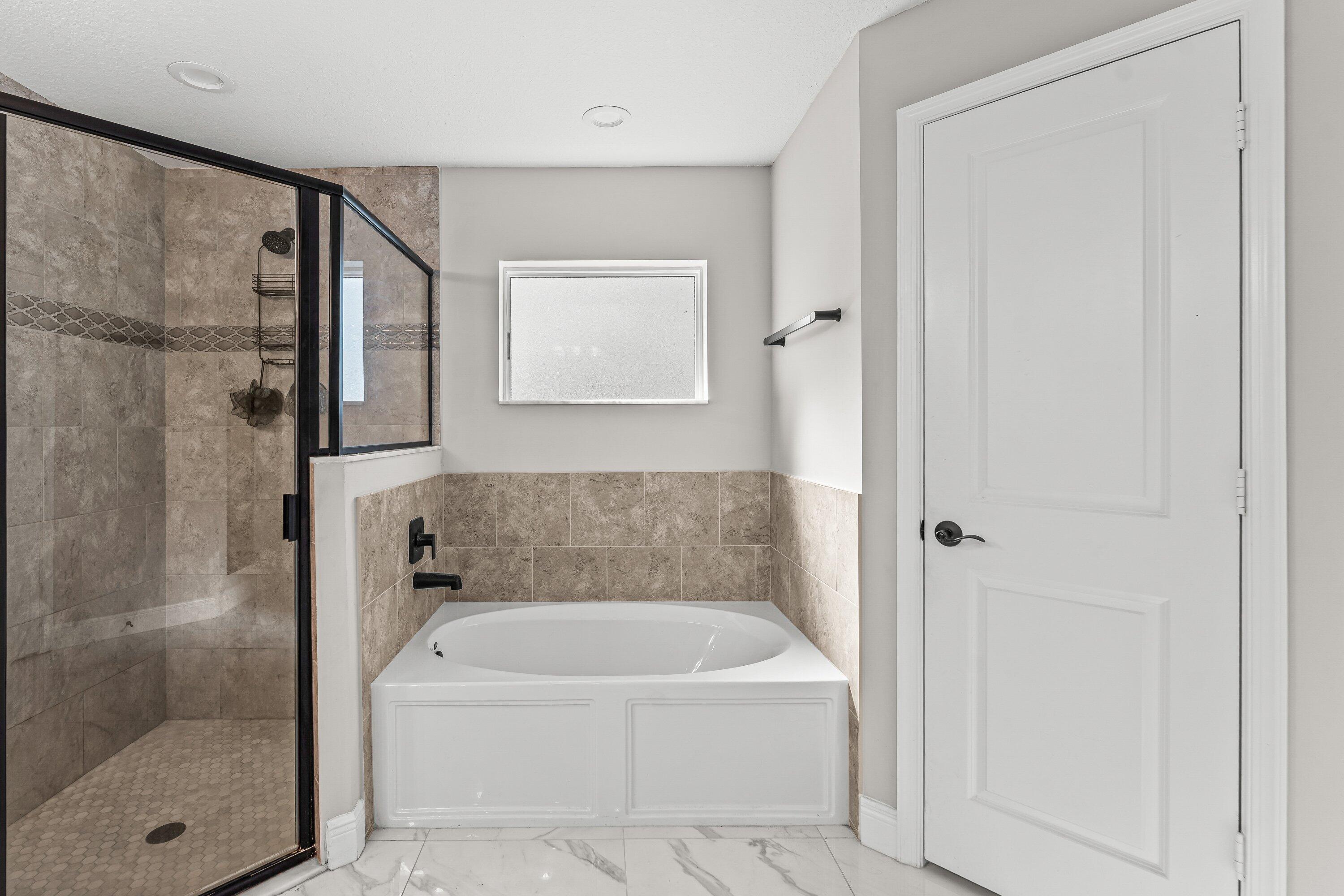 24-42-40~ S 243.6 FT OF N   5022 FT OF W 203.3 FT - Residential